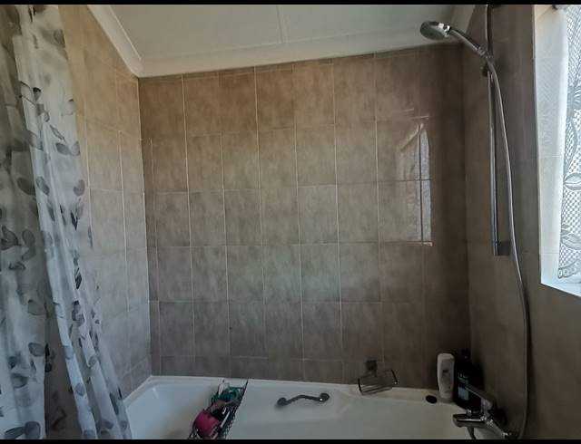 2 BEDROOM TOWNHOUSE FOR SALE IN BASSONIA